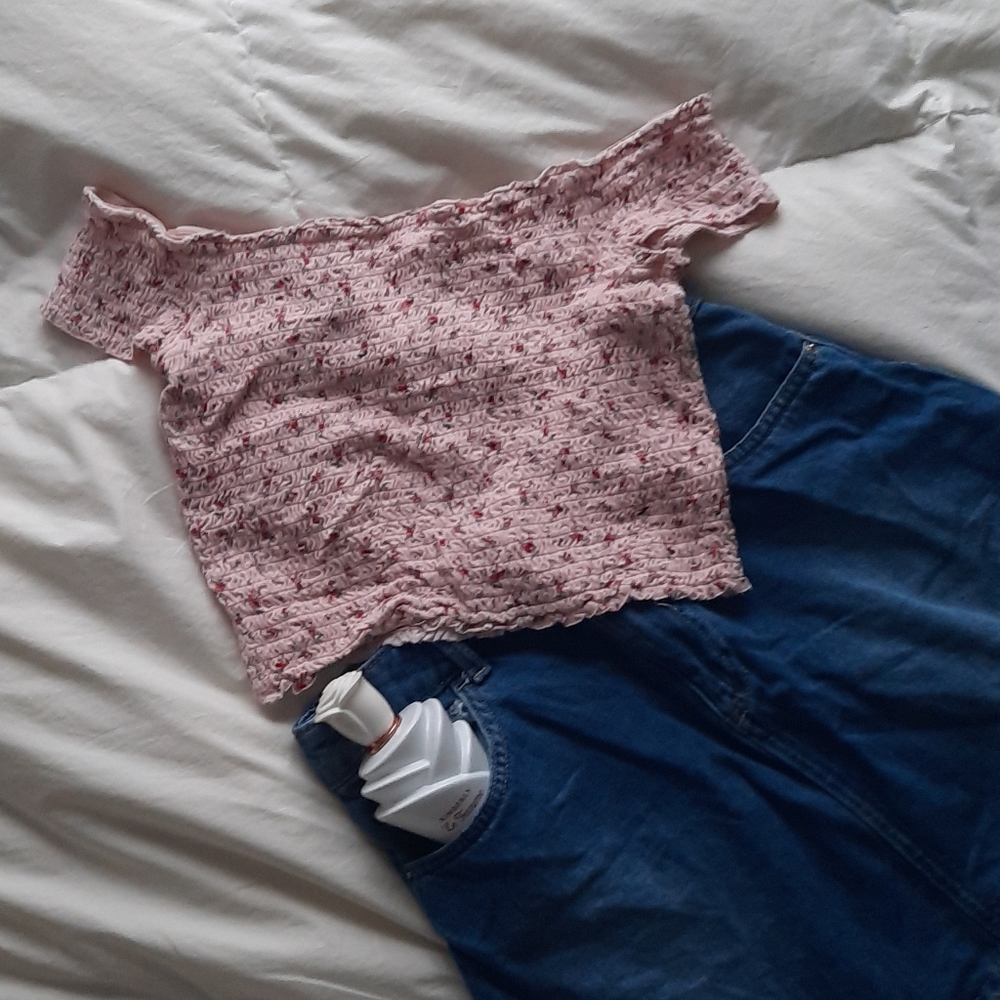 Chandail over the sholder